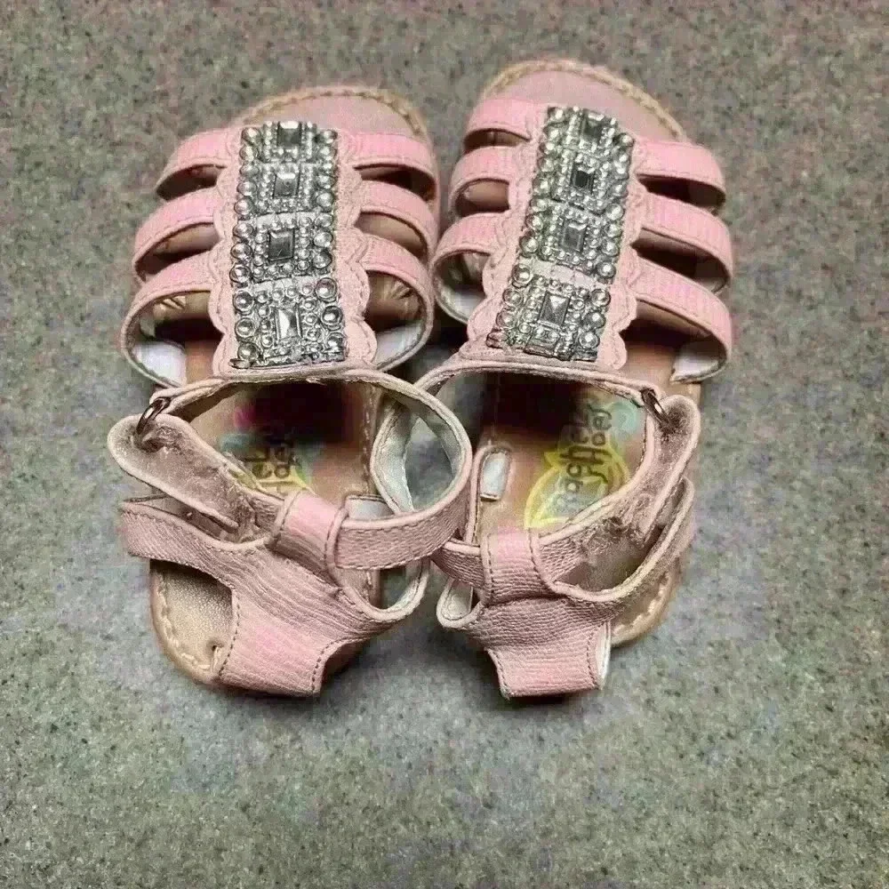 Rachel Shoes Toddler girls pink sandals‎ with “rhinestone” detail. Size 6